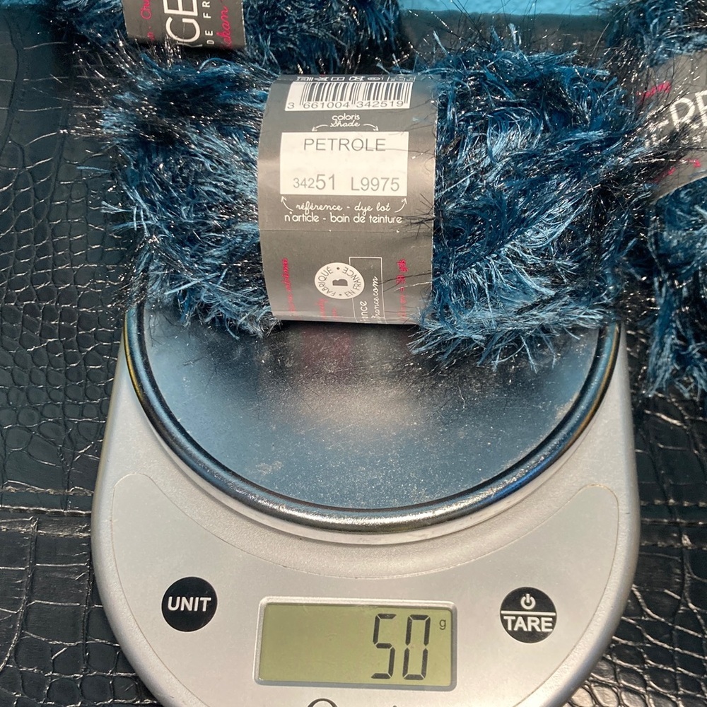 10 NWT Bergere de France Soft Faux Fur Yarn Color Petrole ALL‎ Lot L9975 - Picture 9 of 15